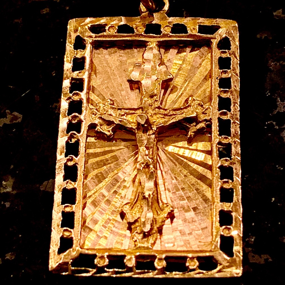 18k gold Pendant hand made! Gorgeous